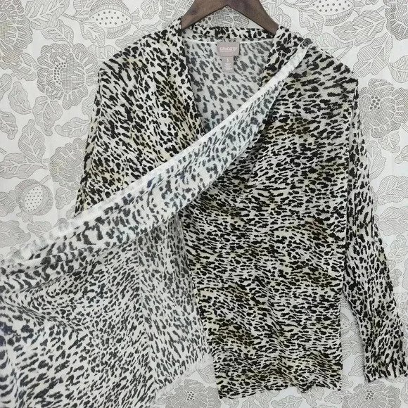 Chico's Leopard Wrap Front Long Sleeve Sweater Top Women's 1/ M - Picture 3 of 8